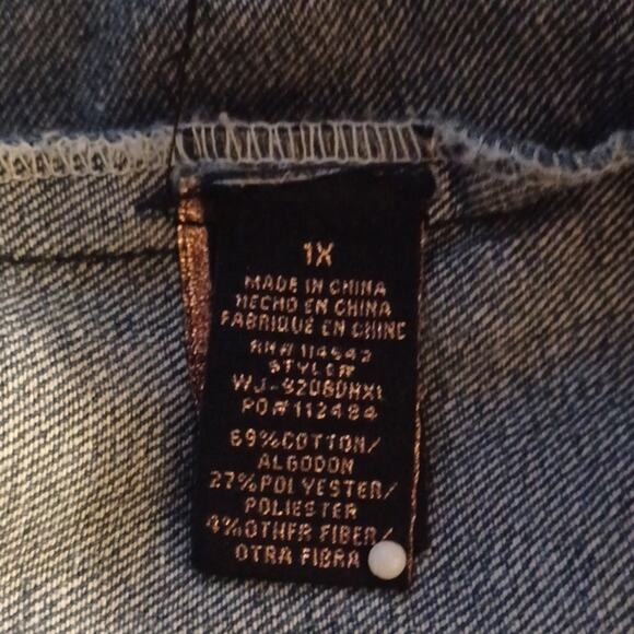 Dollhouse Women's Denim Jeans Jacket. Size 1X - Picture 14 of 15